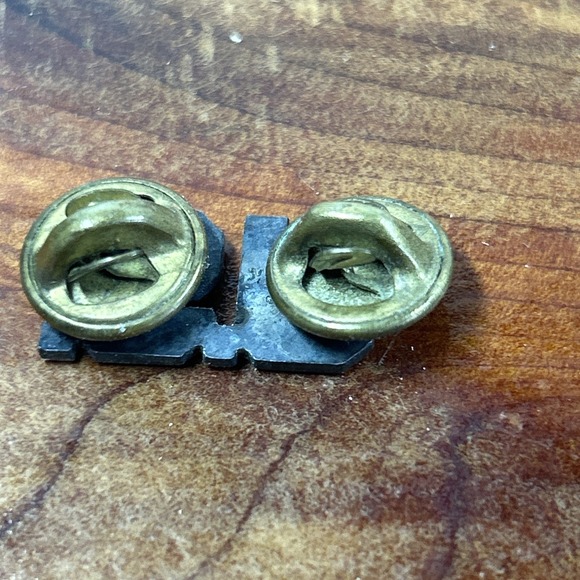 Vietnam‎ War Era US Army Military Collar Insignia 1K GI Metal Pin Hat Lapel - Picture 2 of 4